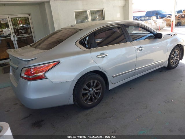 Nissan Altima 2.5 S 2015 1N4AL3APXFN351461 Image 4