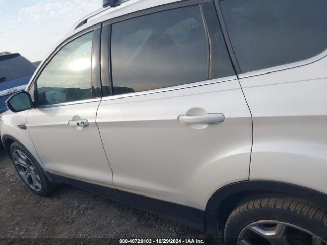 1FMCU0J94HUA60605 Ford Escape Titanium