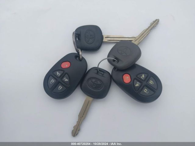 5TDKK3DC0ES440863 Toyota Sienna Le V6 8 Passenger