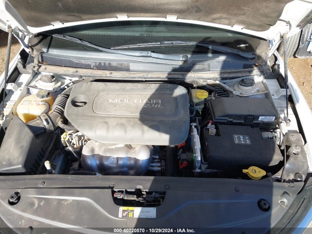 1C3CCCCB8FN558102 Chrysler 200 C