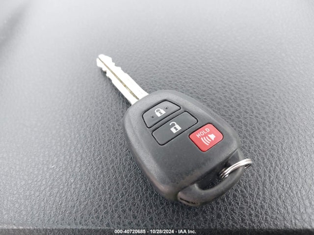 Toyota RAV4 LE 2015 JTMBFREV6FD152057 Image 11