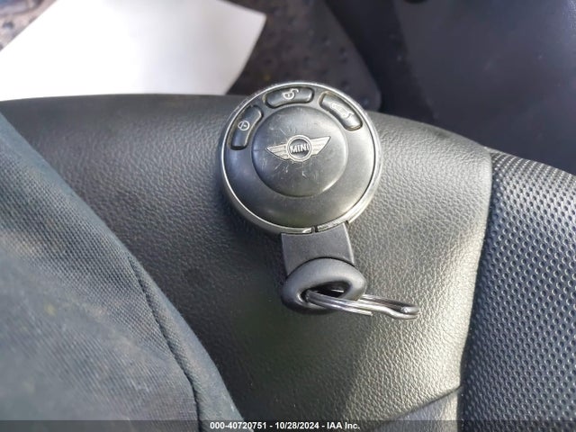 2011 MINI COOPER WMWSU3C55BT096227 Photo 10