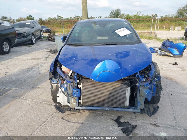 Toyota C-HR LE 2019 NMTKHMBX8KR089365 Image 13