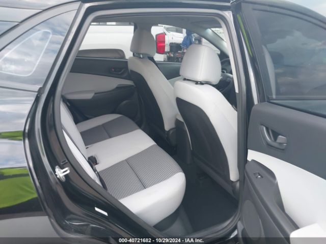 KM8K22AB5NU781950 Hyundai Kona Se