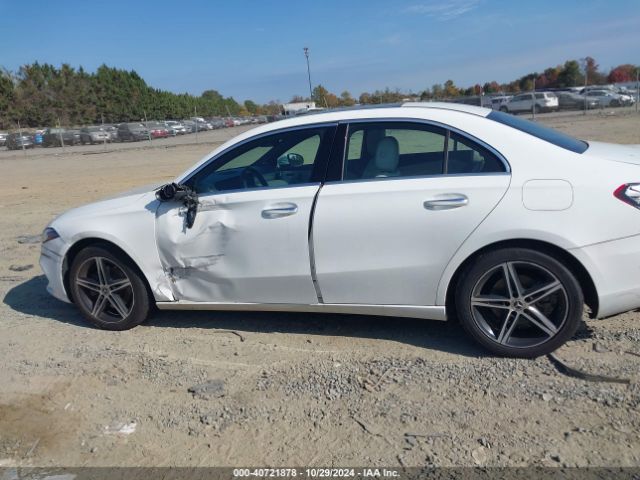 WDD3G4FB1KW012754 Mercedes-Benz A 220 4matic