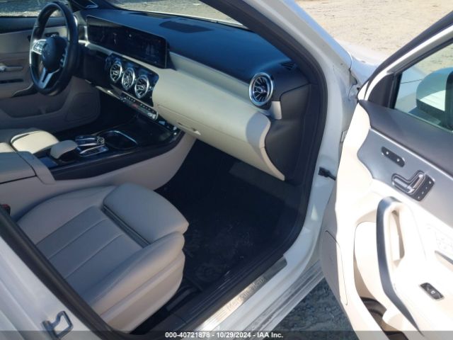 WDD3G4FB1KW012754 Mercedes-Benz A 220 4matic