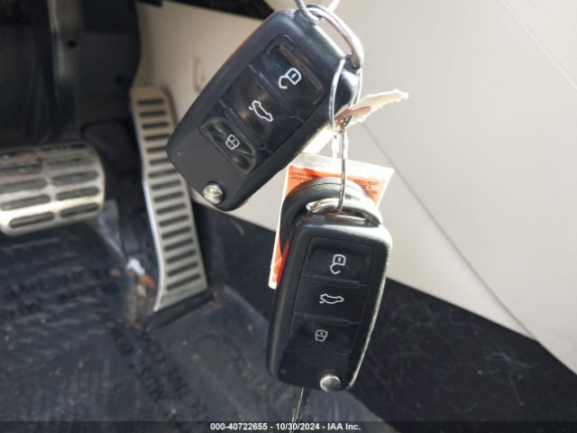 WVGBV3AX8EW044125 Volkswagen Tiguan R-line