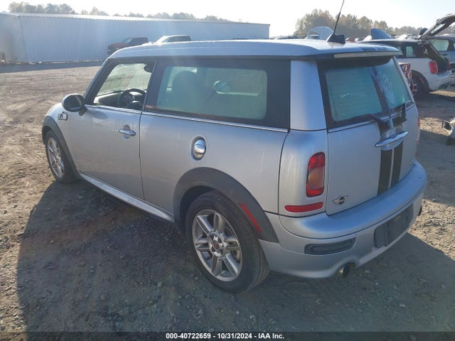 2010 MINI COOPER S CLUBMAN WMWMM3C53ATP76361 Photo 2