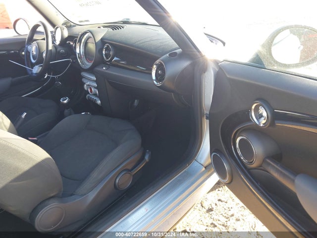 2010 MINI COOPER S CLUBMAN WMWMM3C53ATP76361 Photo 4