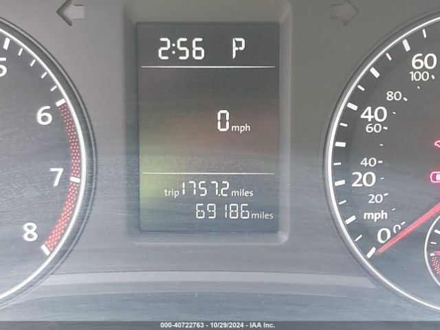 1VWAT7A36FC118071 Volkswagen Passat 1.8t Limited Edition