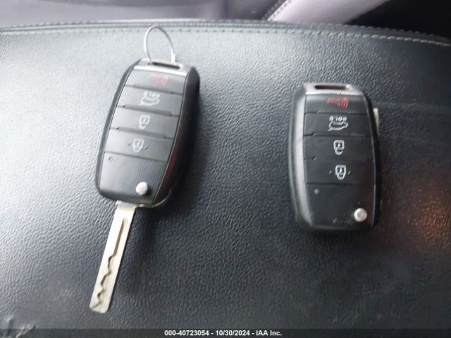 5XYPGDA50GG092324 KIA Sorento 3.3l Lx