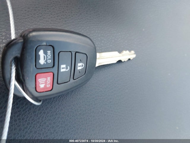 Toyota COROLLA LE 2018 5YFBURHEXJP808042 Image 11