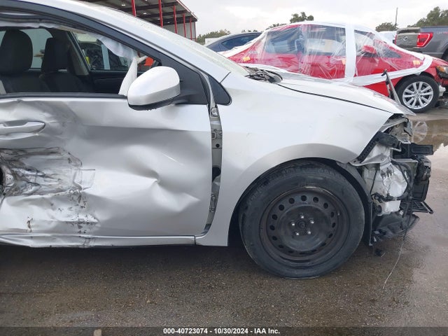 Toyota COROLLA LE 2018 5YFBURHEXJP808042 Image 19