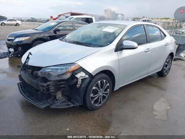 Toyota COROLLA LE 2018 5YFBURHEXJP808042 Image 2
