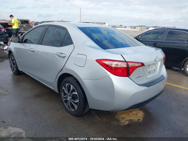 Toyota COROLLA LE 2018 5YFBURHEXJP808042 Image 3