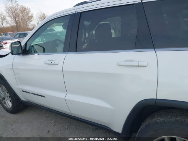 1C4RJFAG0JC220998 Jeep Grand Cherokee Laredo E 4x4