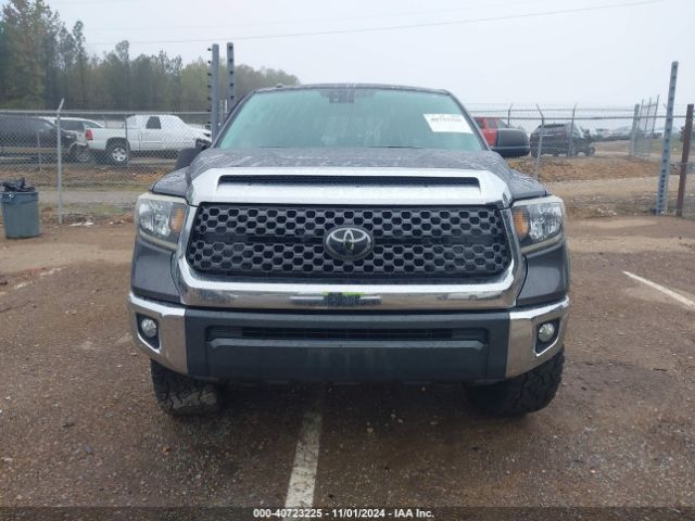 5TFDW5F18JX705909 Toyota Tundra Sr5 5.7l V8