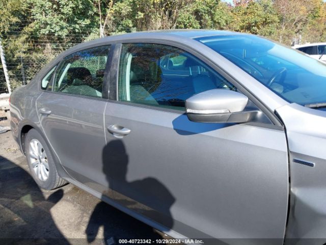 1VWAT7A31EC085091 Volkswagen Passat 1.8t Wolfsburg Edition