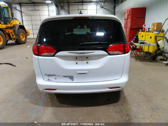 2C4RC1CG5NR103411 Chrysler Voyager Lx