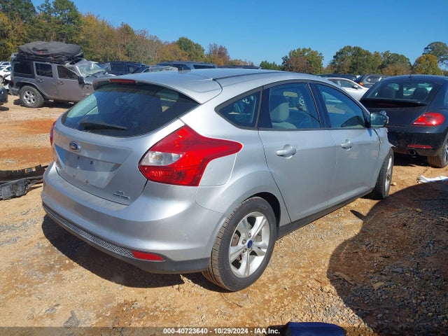 Ford FOCUS SE 2014 1FADP3K28EL417228 Image 4