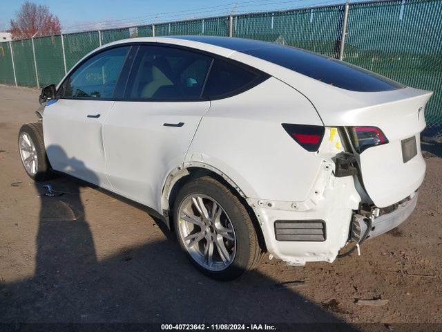 2021 TESLA MODEL Y 5YJYGDEEXMF098665 Photo 2