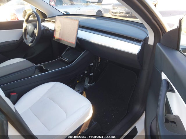 2021 TESLA MODEL Y 5YJYGDEEXMF098665 Photo 4