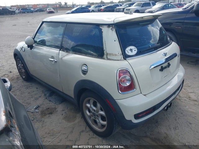 2011 MINI COOPER S WMWSV3C57BTY22294 Photo 2