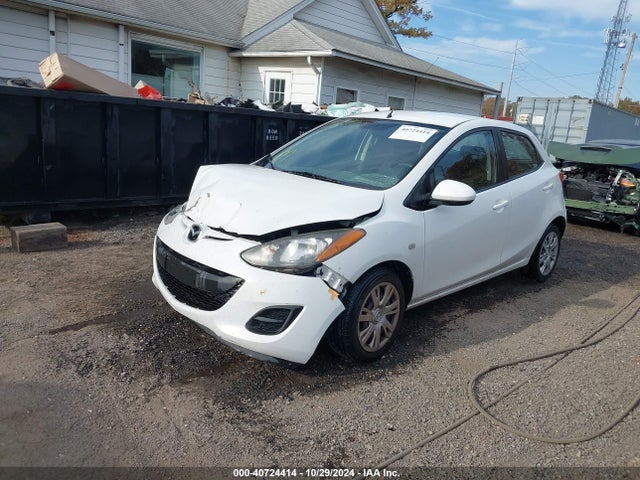 Mazda Mazda2 Sport 2014 JM1DE1KZXE0178400 Image 2
