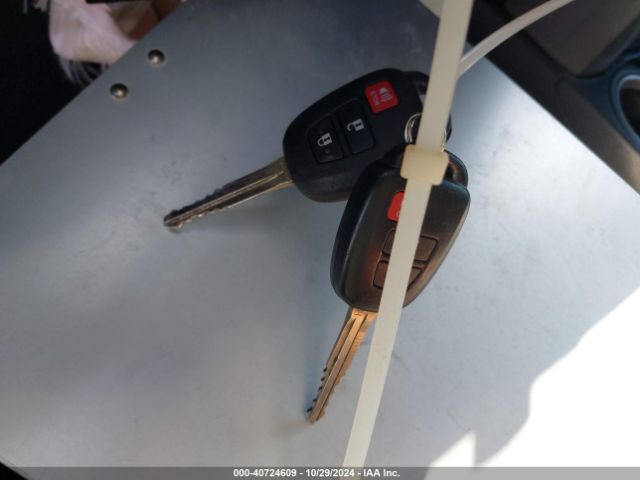 2T3ZFREV8GW247819 Toyota RAV4 LE