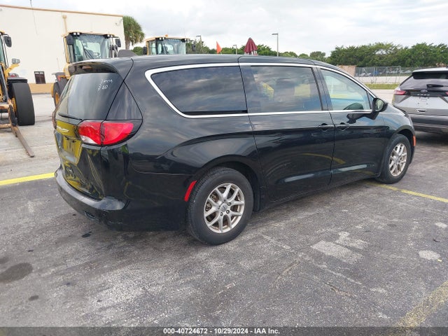 2C4RC1CG4NR226584 Chrysler Voyager Lx
