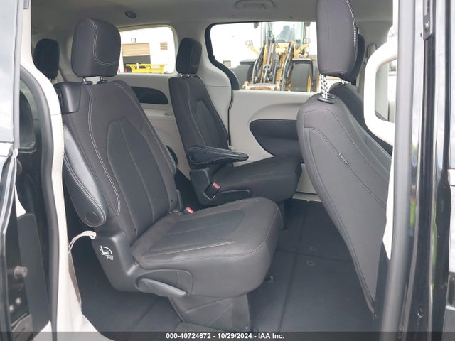 2C4RC1CG4NR226584 Chrysler Voyager Lx
