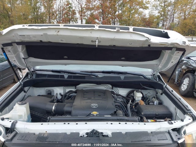 5TFUW5F15EX327506 Toyota Tundra Sr5 5.7l V8