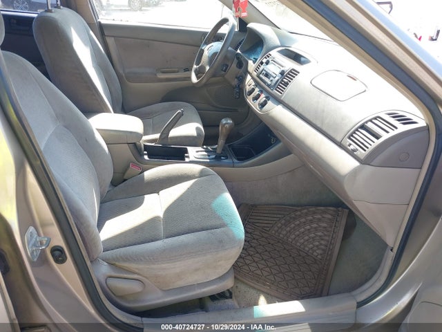 40724727 :رقم المزاد ، 4T1BE32K43U124176 vin ، 2003 Toyota Camry Le مزاد بيع