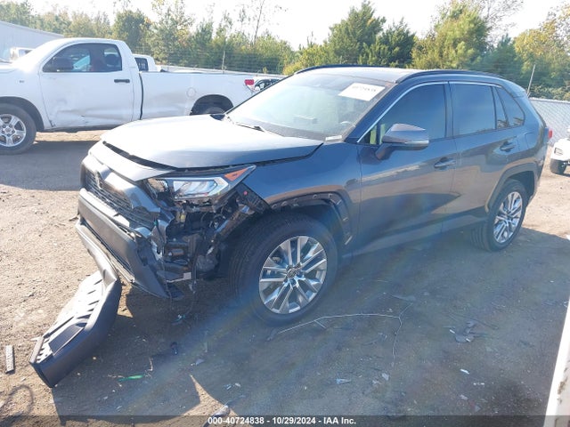 Toyota Rav4 Xle Premium 2019 JTMC1RFV0KD036087 Image 2