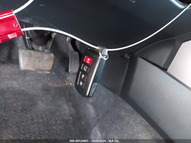 Toyota Rav4 Limited 2018 JTMDFREV7JD255408 Image 11