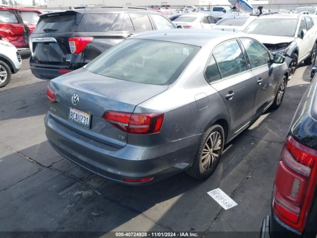 3VWDB7AJ9JM211933 Volkswagen Jetta 1.4t Se/1.4t Wolfsburg Edition