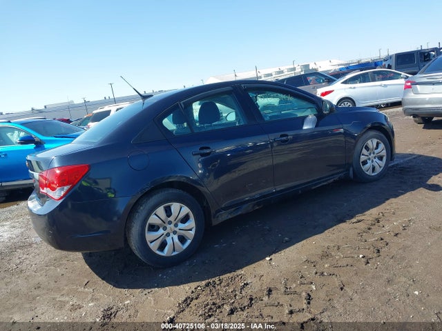 1G1PA5SG2E7329311 Chevrolet Cruze Ls Auto