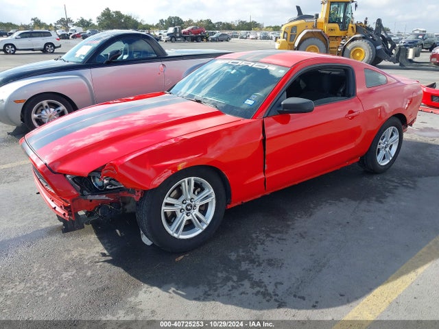 Ford Mustang V6 2014 1ZVBP8AM5E5212467 Image 2