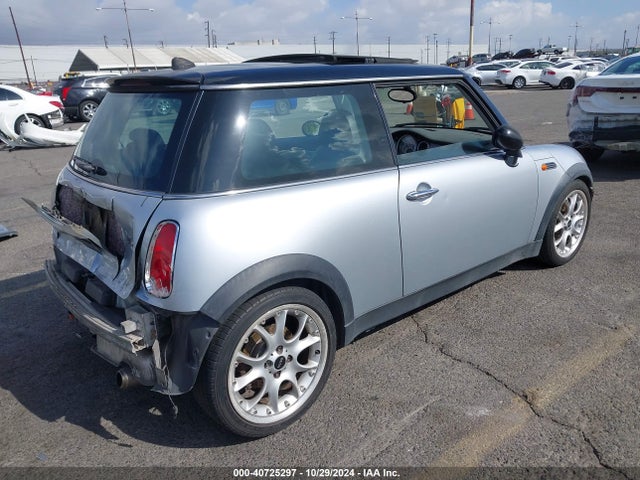 2005 MINI COOPER WMWRC33475TC57659 Photo 3