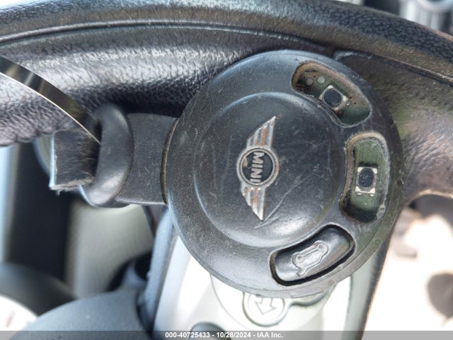 2009 MINI COOPER S CLUBMAN WMWMM33569TP74034 Photo 10