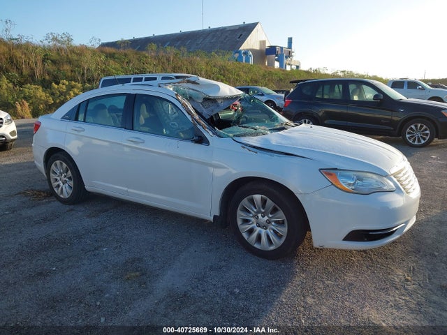 Chrysler 200 LX 2014 1C3CCBAB6EN208799 Image 1