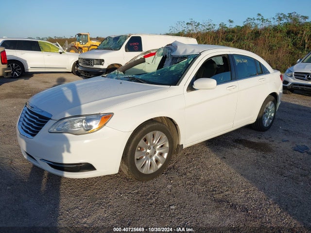 Chrysler 200 LX 2014 1C3CCBAB6EN208799 Image 2