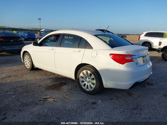Chrysler 200 LX 2014 1C3CCBAB6EN208799 Image 3