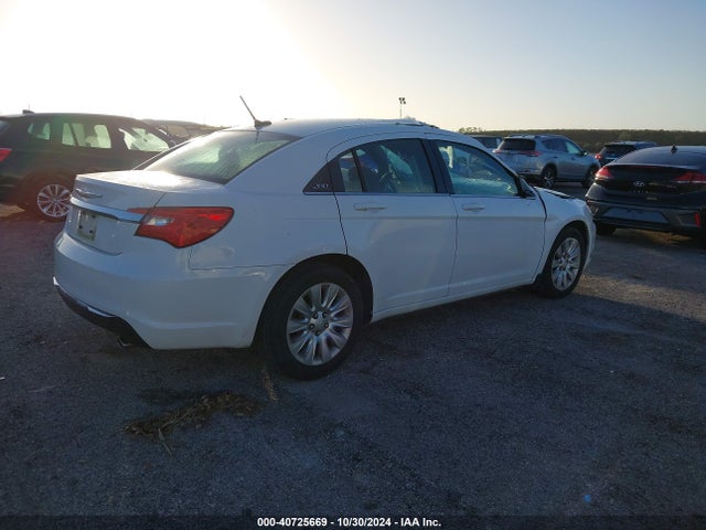 Chrysler 200 LX 2014 1C3CCBAB6EN208799 Image 4