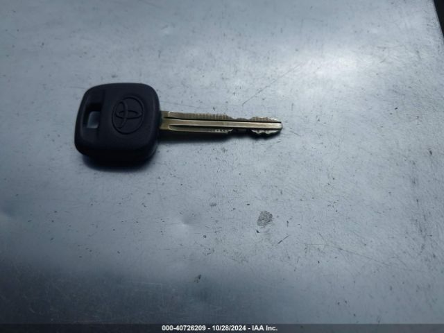 VNKKTUD34FA030575 Toyota YARIS L