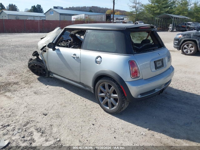 2003 MINI COOPER S WMWRE33433TD73366 Photo 2