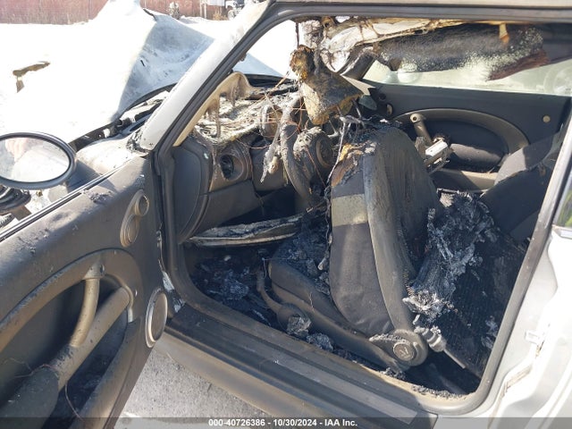 2003 MINI COOPER S WMWRE33433TD73366 Photo 4