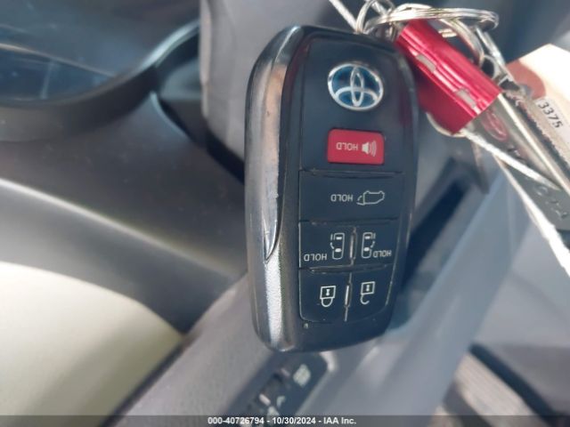5TDYRKEC0NS081819 Toyota SIENNA XLE