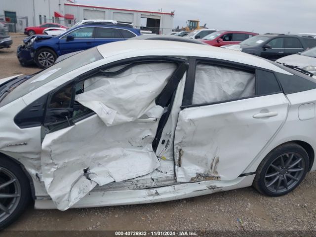 JTDKARFU9G3522624 Toyota Prius Three Touring