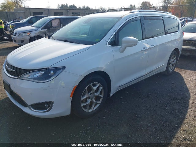 Chrysler Pacifica Touring L 2018 2C4RC1BG7JR339280 Image 2